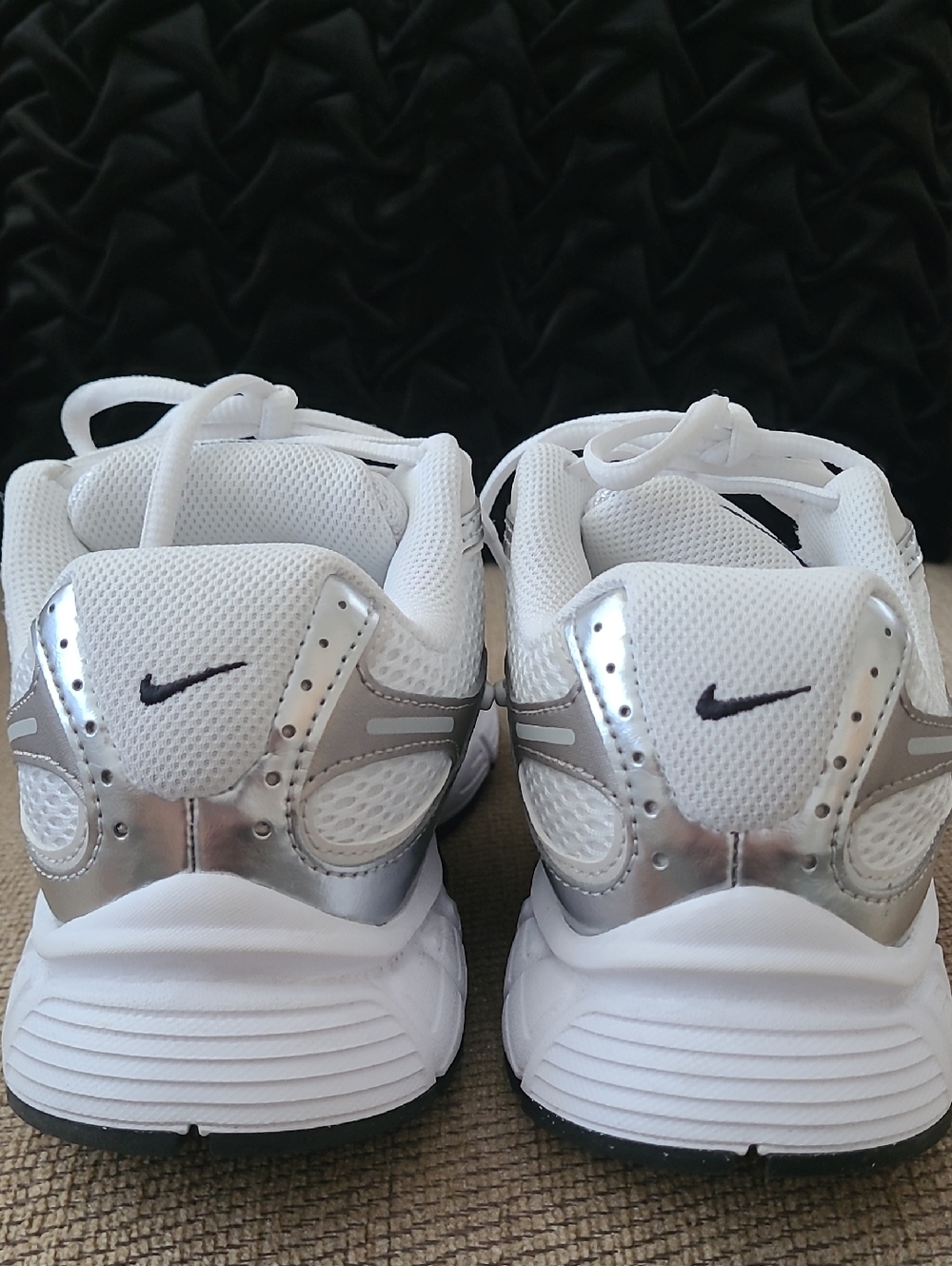 WOMENS NIKE V5 RNR WHITE BLACK GREY - Picture 6 of 13